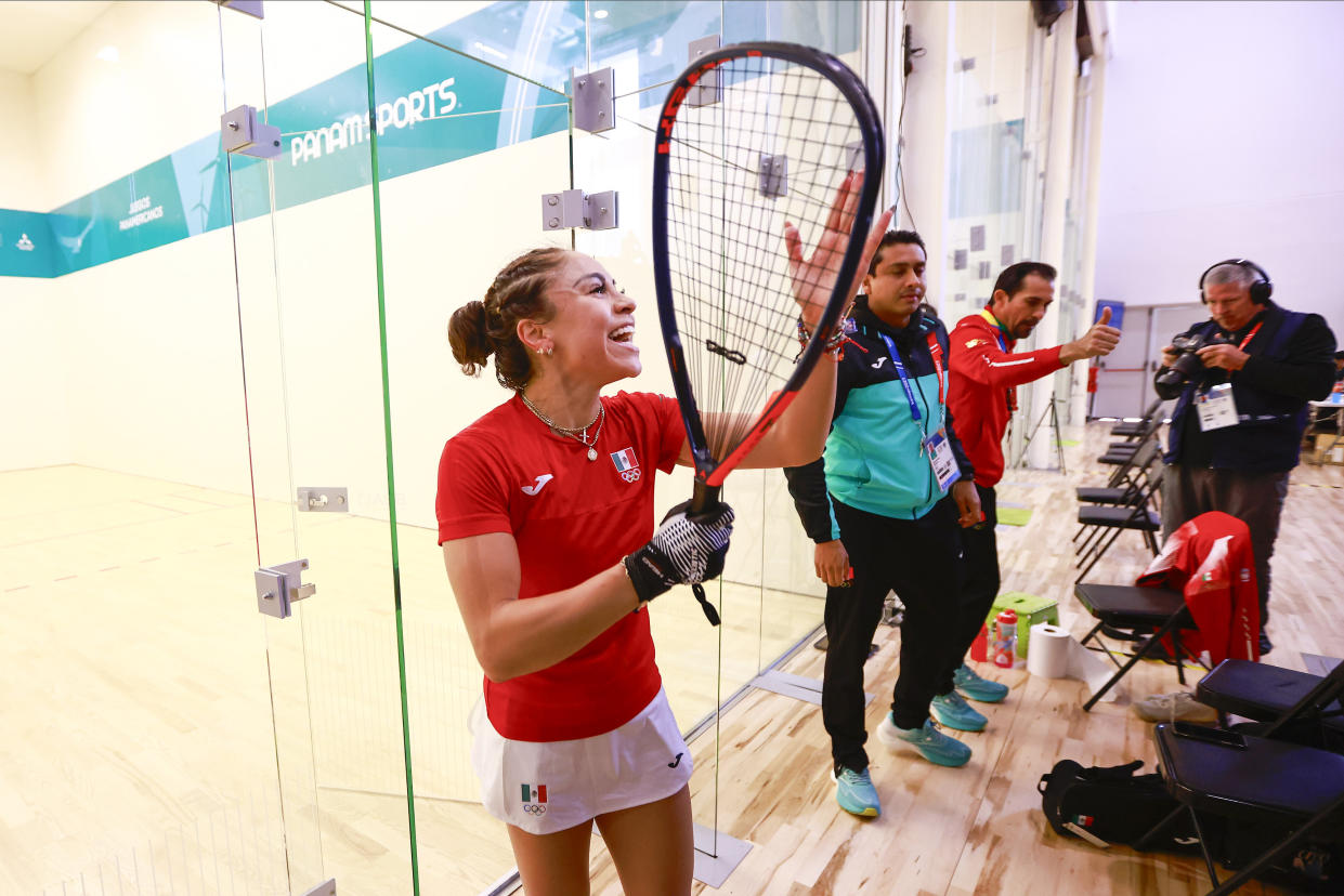 Raquetbol mexicano, ganador de oro en equipos en Santiago 2023: Montserrat Mejía, Alexandra Herrera y Paola Longoria. (Jam Media/Getty Images)