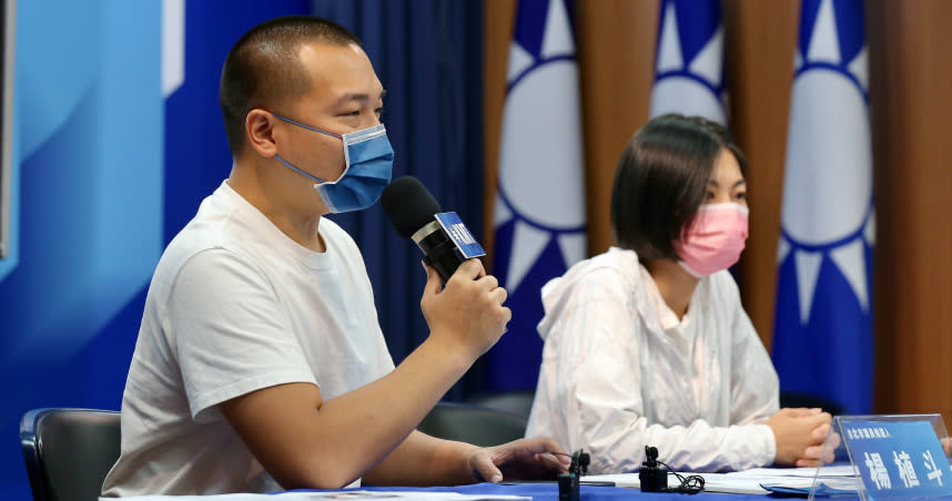 國民黨台北市議員參選人楊植斗再度指控，民進黨雲林縣長參選人劉建國學歷、論文涉造假抄襲。（圖／黃耀徵攝）