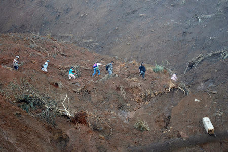 Residents hike after a road was eroded by a landslide caused by Typhoon Mangkhut at a small-scale mining camp in Itogon, Benguet in the Philippines, September 18, 2018. REUTERS/Erik De Castro