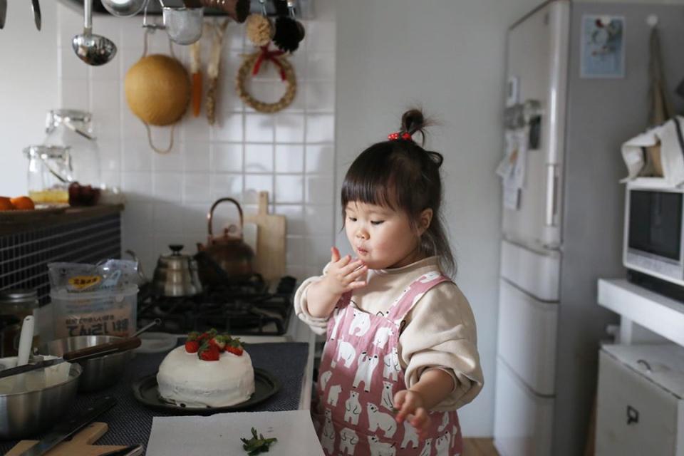 【料理達人】踩住凳仔落廚　3歲萌妹技巧超班