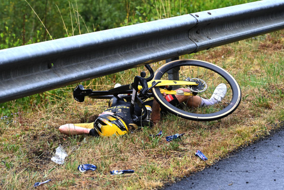 MAURIAC FRANCE  JULY 24 EDITORS NOTE Image depicts graphic content Eva Van Agt of The Netherlands and Team JumboVisma crashes during the 2nd Tour de France Femmes 2023 Stage 2 a 1517km stage from ClermontFerrand to Mauriac  UCIWWT  on July 24 2023 in Mauriac France Photo by Tim de WaeleGetty Images