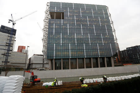FILE PHOTO: The final pieces of construction work are completed on the new U.S. Embassy in Nine Elms in London, Britain January 12, 2018. REUTERS/Peter Nicholls