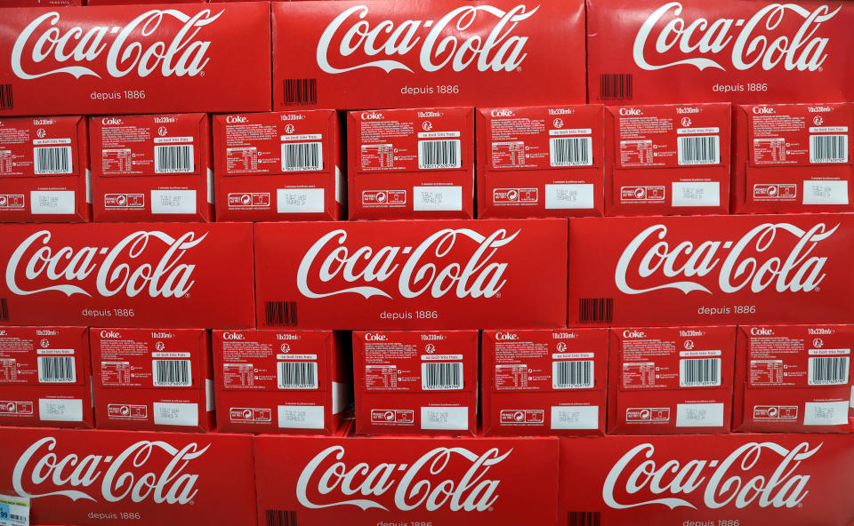Pack de Coca-Cola 6x33cl canettes / 59 millions  (Crédit : Getty Images)
