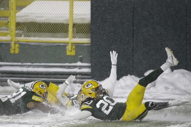 Aaron Rodgers, Davante Adams shine in snow as Packers crush Titans -  Chicago Sun-Times