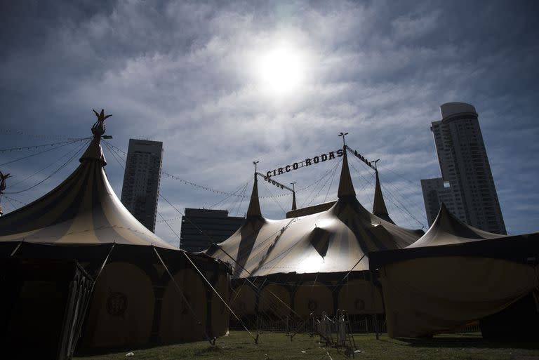 Las dos carpas del circo que no trabaja desde que empezó la pandemia