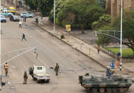 <p>Soldiers stand on the streets in Harare, Zimbabwe, Nov. 15, 2017. (Photo: Philimon Bulawayo/Reuters) </p>