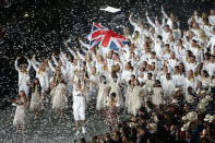 <b>London</b><br><br>Zwei Wochen lang waren London und ganz Großbritannien aus dem Häuschen. Die britischen Athleten räumten bei den Olympischen Sommerspielen vor heimischer Kulisse ab, heimsten 20 Goldmedaillen ein. Schon ist im Land von einem neuen Nationalstolz die Rede. Wie es auch bei den Deutschen nach der Weltmeisterschaft 2006 der Fall war, betrachten sich nun auch die Briten anders. „Die Spiele erinnern daran, dass wir ein Weltklasseland sind, mit Weltklasseleuten, fähig zu Weltklasseleistungen", erfreut sich die konservative Zeitung „Daily Telegraph“ und hofft auf eine „Wiedergeburt Großbritanniens, das wagt, zu träumen“. (Bild: Getty Images)