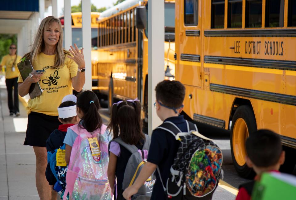 Kindergarten teacher Deborah Rhoads gets her students to the correct bus on the first day of school at San Carlos Park Elementary School on Wednesday, Aug. 10, 2022.
