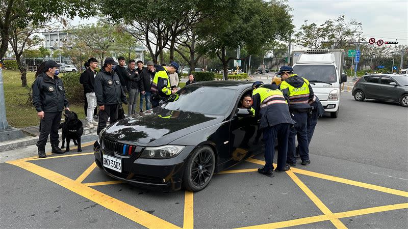 警方動員110名警力到場。（圖／翻攝畫面）