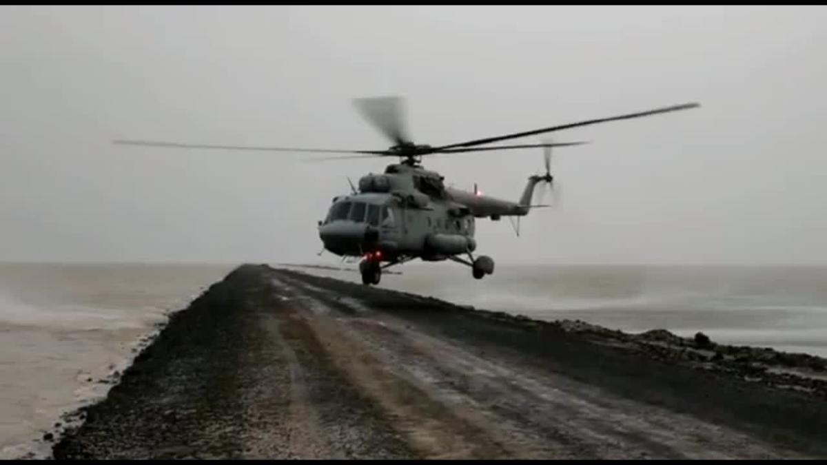 Chopper lands on floodravaged highway to rescue 125 people