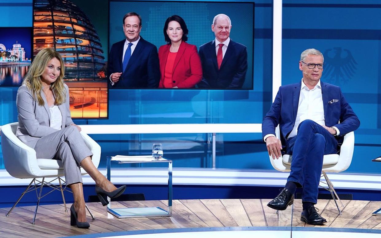 Günther Jauch (rechts) diskutierte in der von Frauke Ludowig moderierten Runde über die Auftritte der Kanzlerkandidatin sowie der Kanzlerkandidaten im Anschluss des Triells. (Bild: TVNOW / Jörg Carstensen)