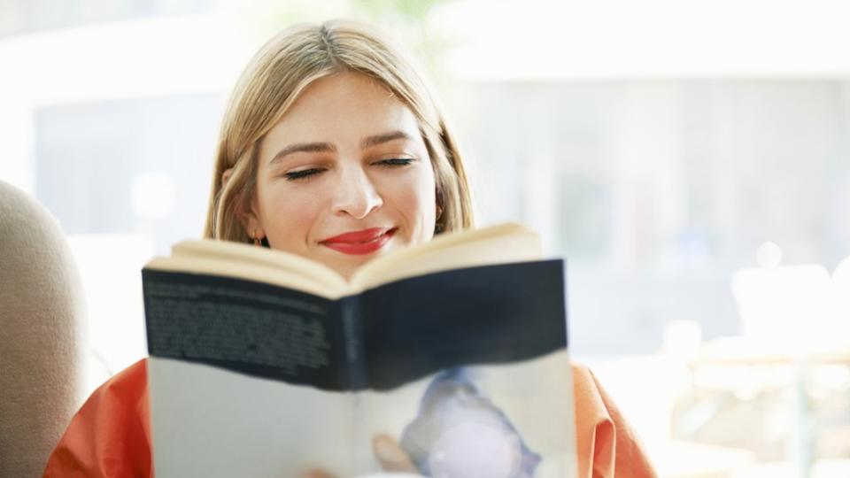 Mujer leyendo