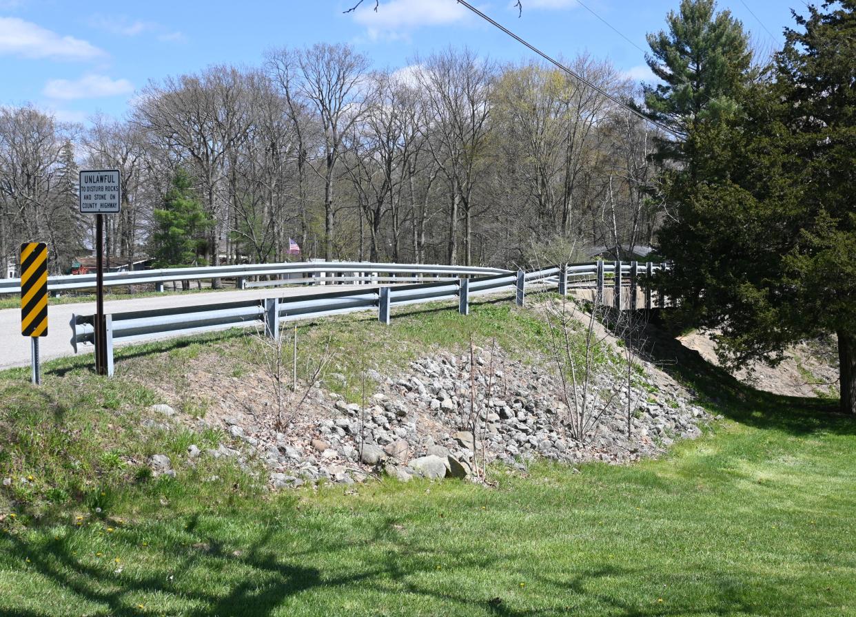 The downside slopes of the Lake George Dam will be widened and covered with concrete slabs to strengthen the dam.