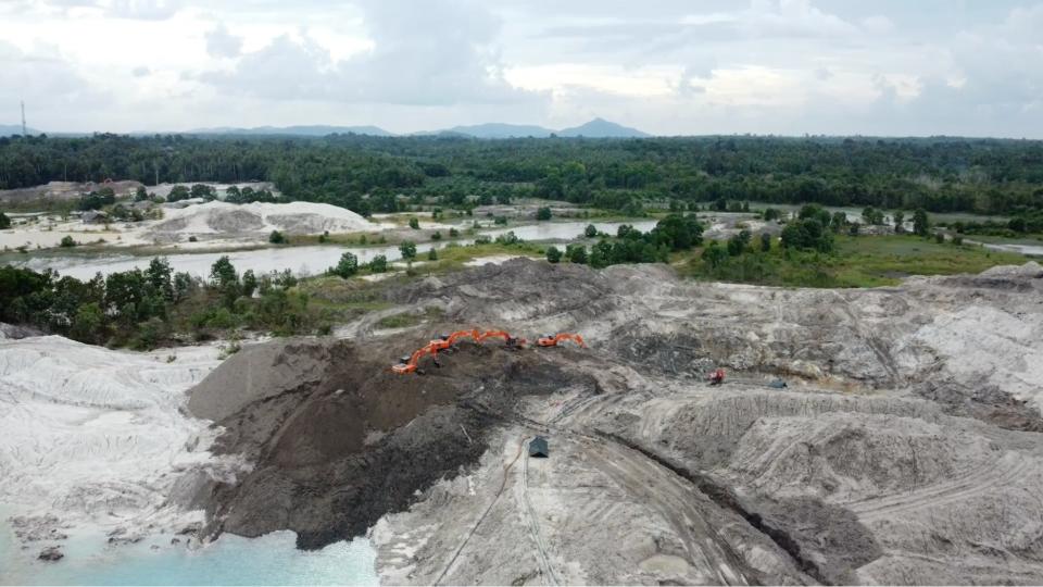 Diggers mine what's left of the tin reserves on Bangka and Belitung