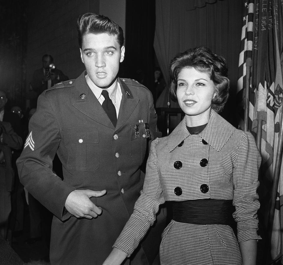 Elvis Presley, Nancy Sinatra (Getty Images)