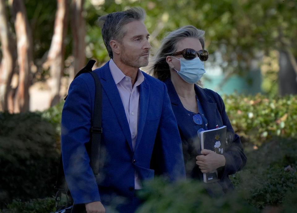 Dr. Peter Grossman walks with his wife, Rebecca Grossman, into the Van Nuys courthouse on last month.