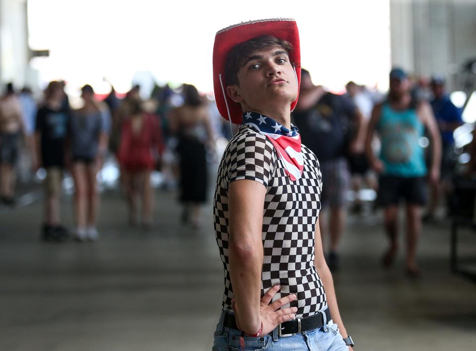 This race fans has a checkered flag/patriotic combo outfit for the 2018 Indy 500. 