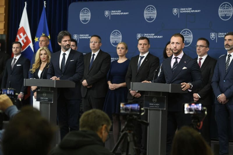 Minister of Interior of the Slovak Republic Matus Sutaj-Estok (3rd R) and Minister of Defence of Slovakia Robert Kalinak speak during a press conference after an extraordinary meeting of the Security Council of the Slovak Republic in Bratislava. Slovak Prime Minister Robert Fico was shot after a government meeting in Handlova on Wednesday. Pavel Neubauer/TASR/dpa