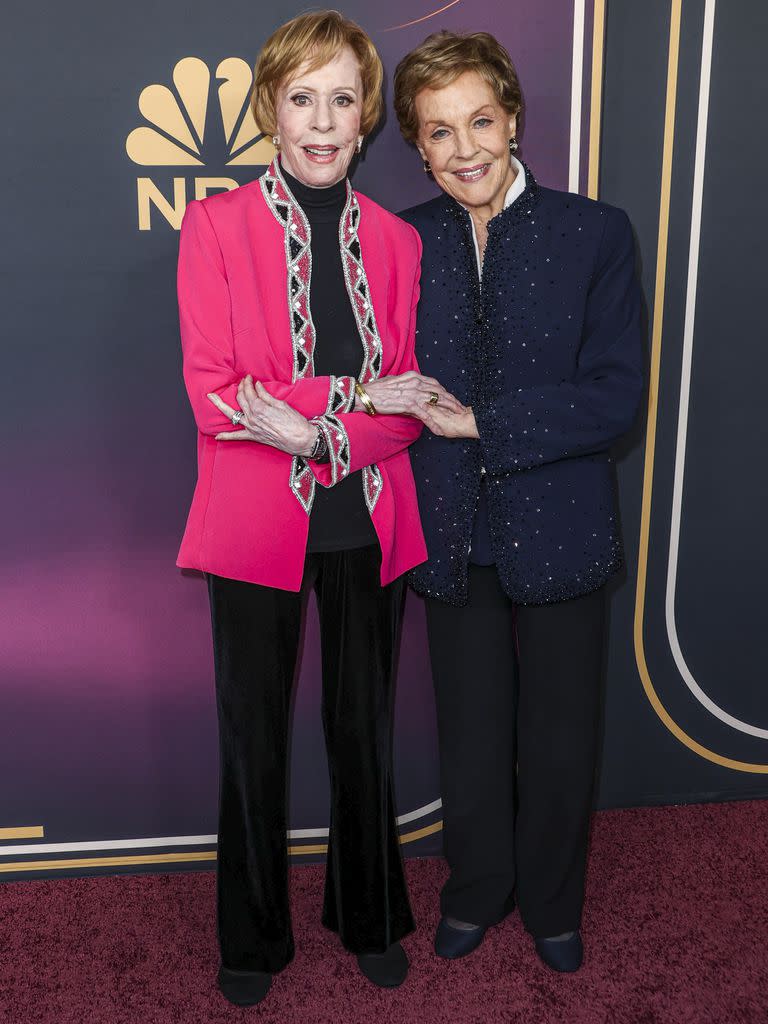 Carol Burnett junto a su amiga, la artista británica Julie Andrews 