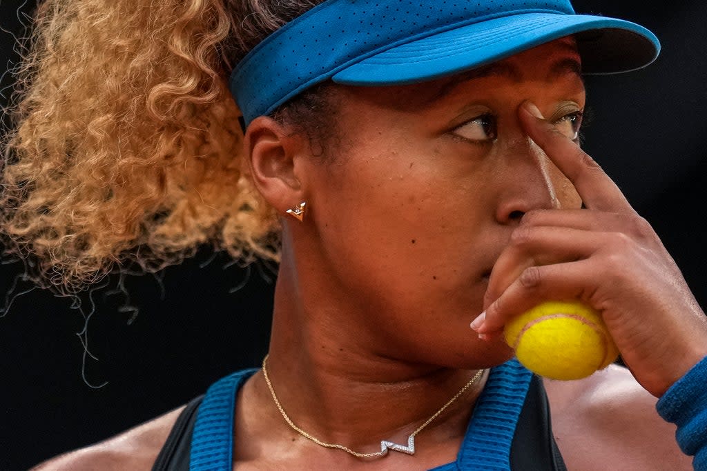 Osaka se retiró del torneo de Roland Garros hace un año (AP)