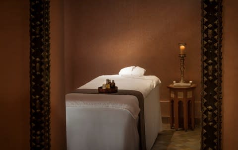 Amanjena spa treatment room