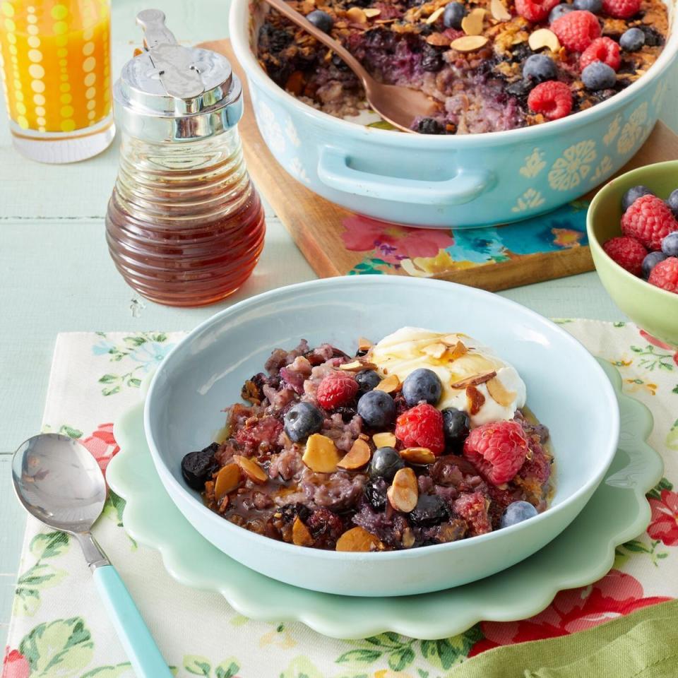 baked oatmeal with berries