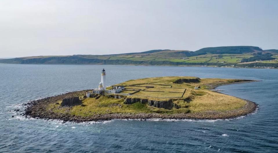 6 bedroom island for sale in Isle of Arran, KA27 Offers in excess of £350,000. Former Lighthouse Keeper’s accommodation including 2 reception rooms, 5 bedrooms and bathroom. (Knight Frank)