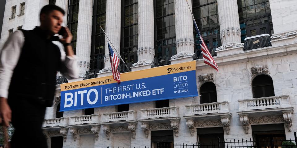 Bitcoin etf banner