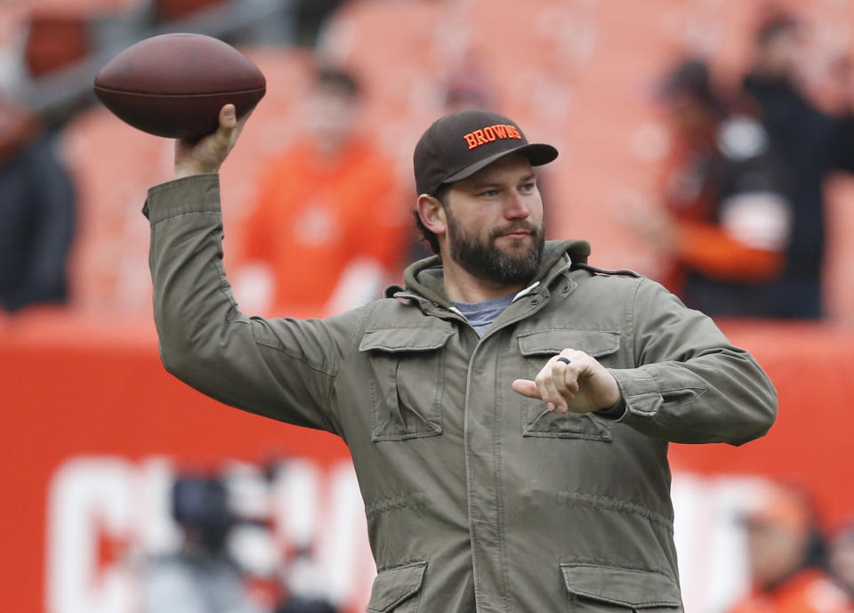 Injured Cleveland Browns left tackle Joe Thomas became Cleveland Browns chief meterologist on Sunday. (AP)