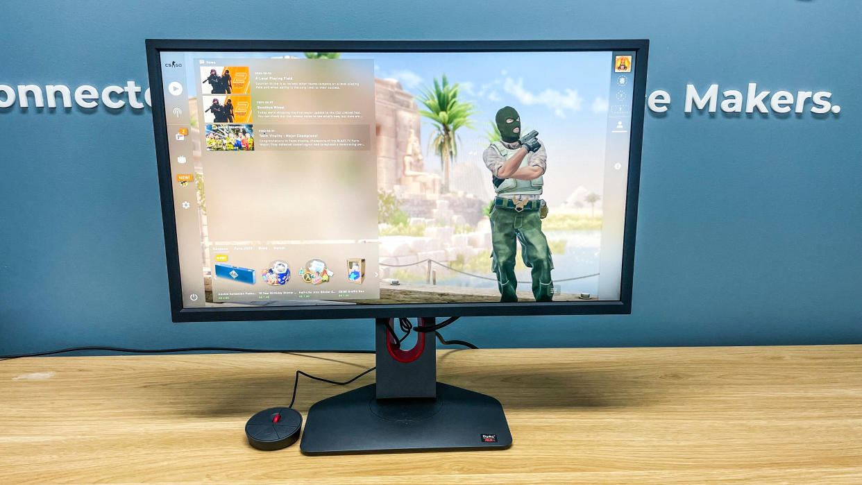  BenQ Zowie XL2566K showing image from FPS game 