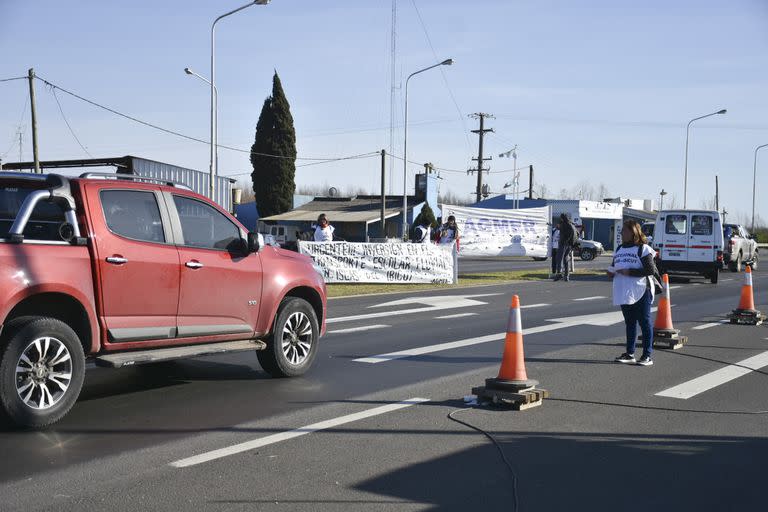 Docentes del Delta entrerriano protestaron en la ruta 12 por la falta de transporte fluvial para los alumnos