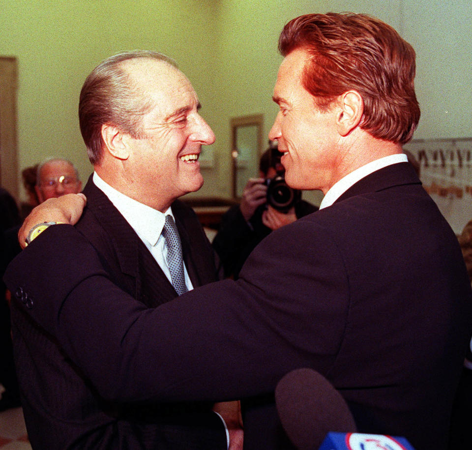 Arnold Schwarzenegger mit Thomas Klestil. Der ÖVP-Politiker war von 1992 bis 2004 Bundespräsident von Österreich. (Bild: dpa)