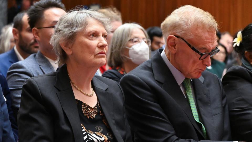 Helen Clark and Bob Carr 