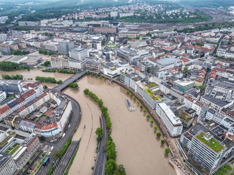 The A620 city highway is under water. Heavy continuous rain has caused multiple floods and landslides in Saarland. Laszlo Pinter/dpa