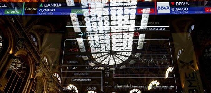 El Ibex 35 sostiene los 8300 puntos a la espera del BCE. BBVA y Caixabank, entre los más penalizados 