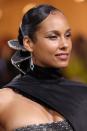 <p>Alicia Keys looked timeless in a pair of art deco-inspired Tiffany & Co tear-drop earrings, made with a vibrant emerald green stone and diamonds, as well as a bracelet in gold, covered in diamonds, emeralds and montana sapphires.</p>
