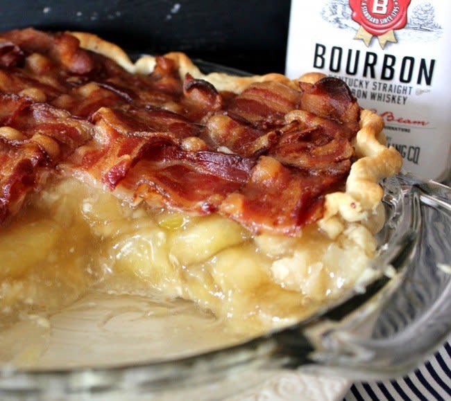 <strong>Get the <a href="http://www.ohbiteit.com/2013/06/bacon-bourbon-apple-pie-2.html" target="_blank">Bacon and Bourbon Apple Pie recipe</a> from Oh Bite It</strong>