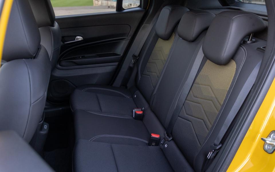 Jeep Avenger 2022 rear seats