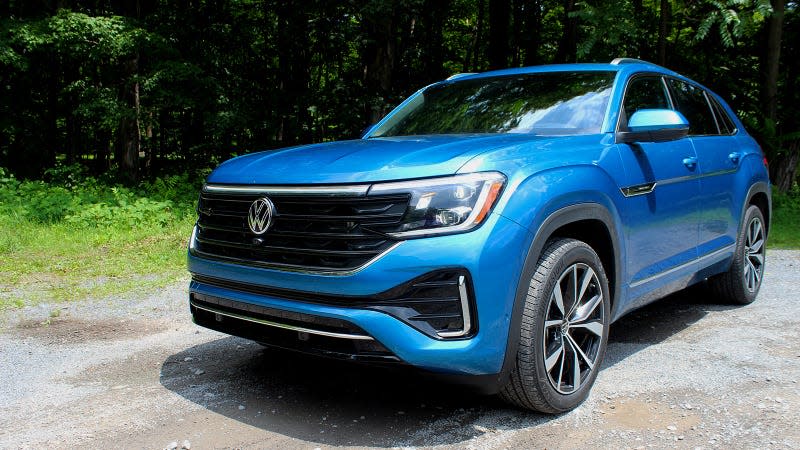 A photo of the front quarter on the VW Atlas Cross Sport. 