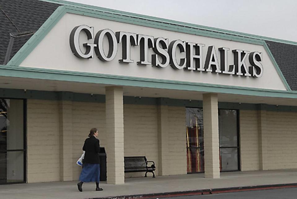 Gottschalks at Century Center January 8, 2009. (Debbie Noda / The Modesto Bee)