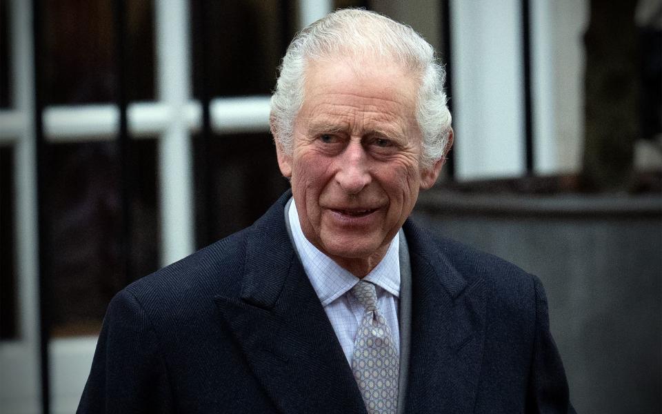 Der Buckingham Palast gab bekannt, dass bei König Charles III. Krebs festgestellt worden ist. Er soll bereits mit den Behandlungen begonnen haben. (Bild: 2024 Getty Images/Carl Court)