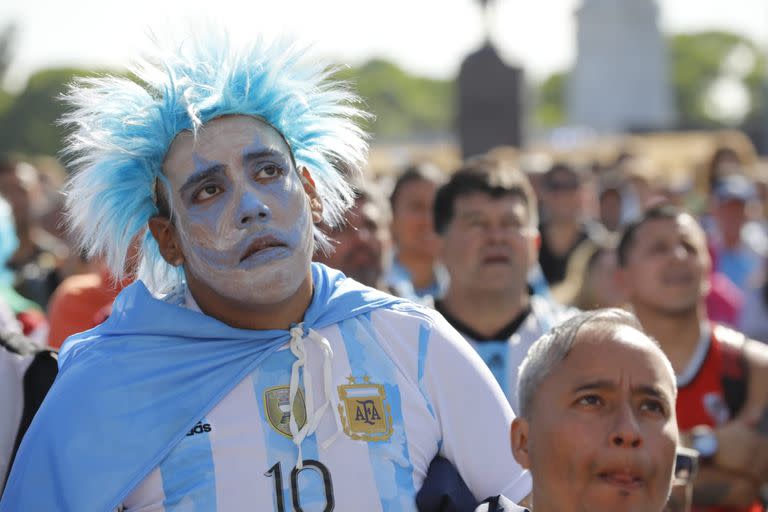 Tristeza argentina tras la derrota en el primer partido del Mundial Qatar 2022