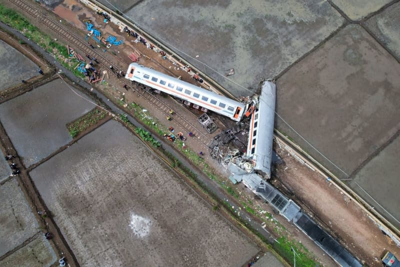 An aerial view of two trains after they collided in Cicalengka killing three people and injuring 28 others. Algi Febri Sugita/SOPA Images via ZUMA Press Wire/dpa