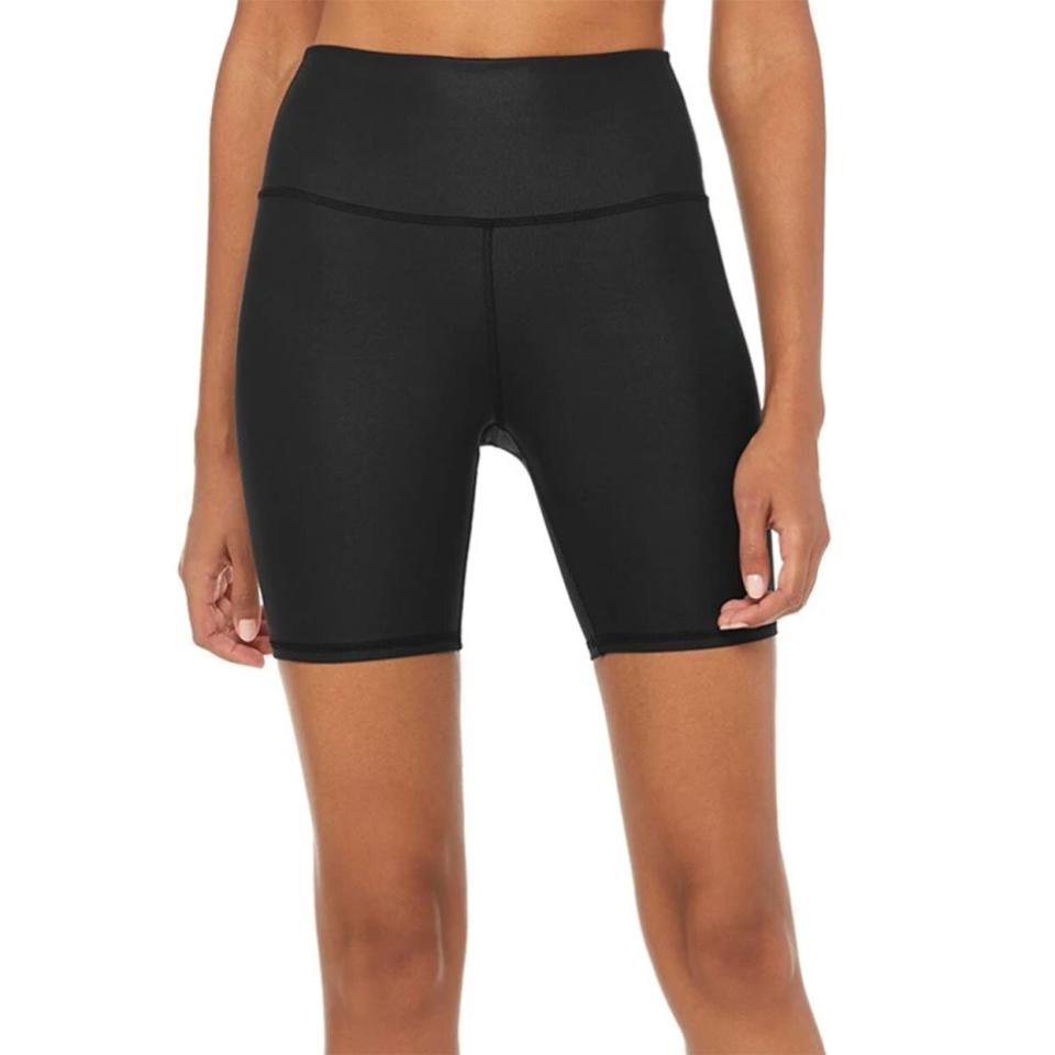 alo-yoga-bike-shorts-peloton-accessories