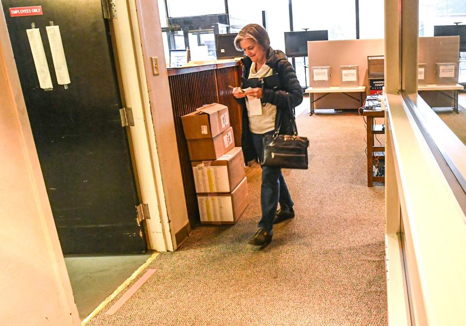 Joyce Jones votes early at the Board of Voter Registration Elections of Anderson County office on Main Street in downtown Anderson, on Tuesday, Jan. 23.