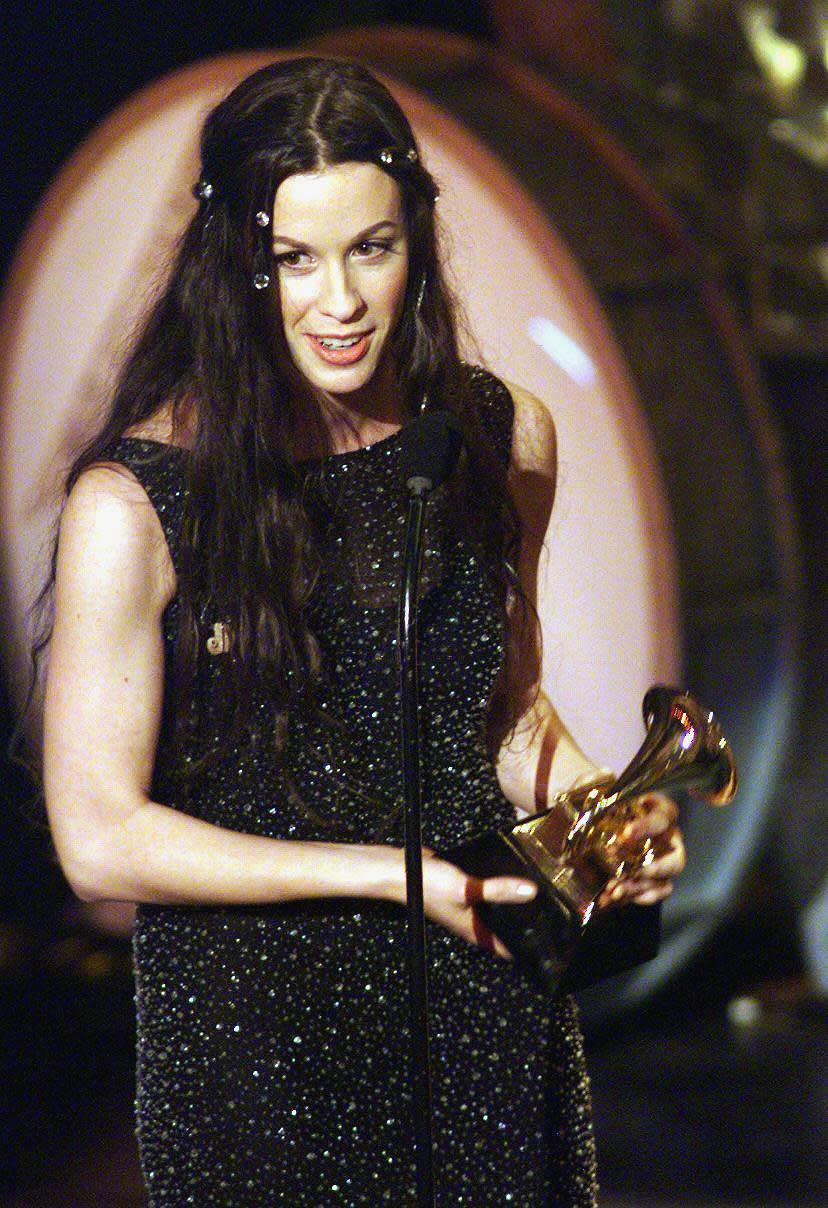 Canadian singer Alanis Morrisette receives her awa (HECTOR MATA / AFP via Getty Images)