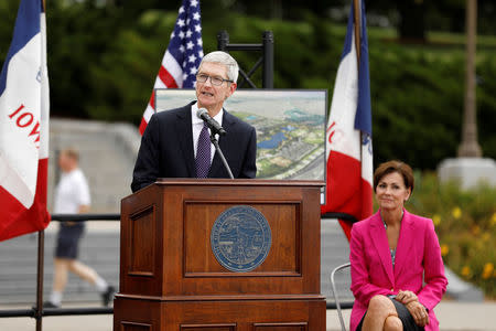 Apple Chief Executive Officer Tim Cook discusses Apple plans to build a $1.375 billion data center in Waukee, Iowa, at the Iowa State Capitol in Des Moines, Iowa August 24, 2017. REUTERS/Scott Morgan