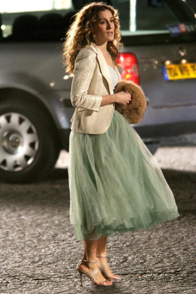 Carrie Bradshaw's 30 Best Looks of All Time - Sex and the City Best Looks