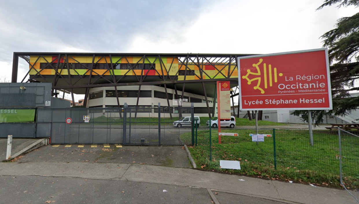 C’est dans l’enceinte du Lycée Stéphane Hessel de Toulouse que le drame a eu lieu mercredi matin, devant toute une classe de terminale. 