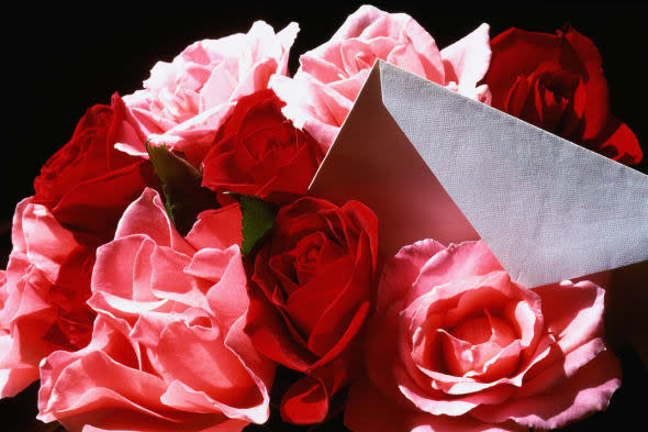 Bunch of roses with envelope, close-up